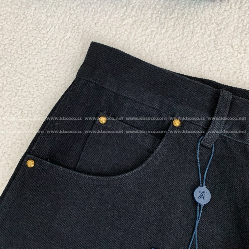 L0*is V*t0n FW23 Costumes
