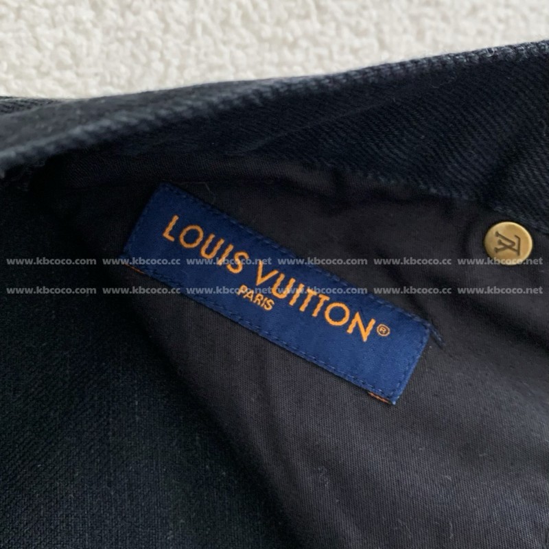 L0*is V*t0n FW23 Costumes