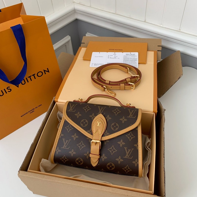 L0*is V*t0n IVY M44919,Size:23.5*18*9cm