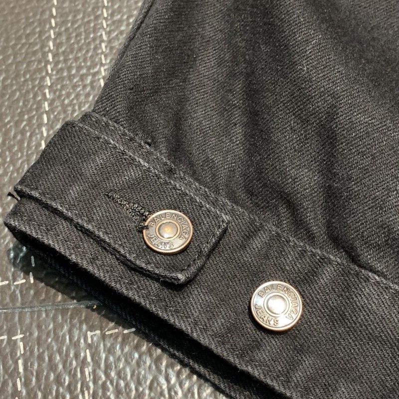 Ba*len*cia*ga ripped denim jacket