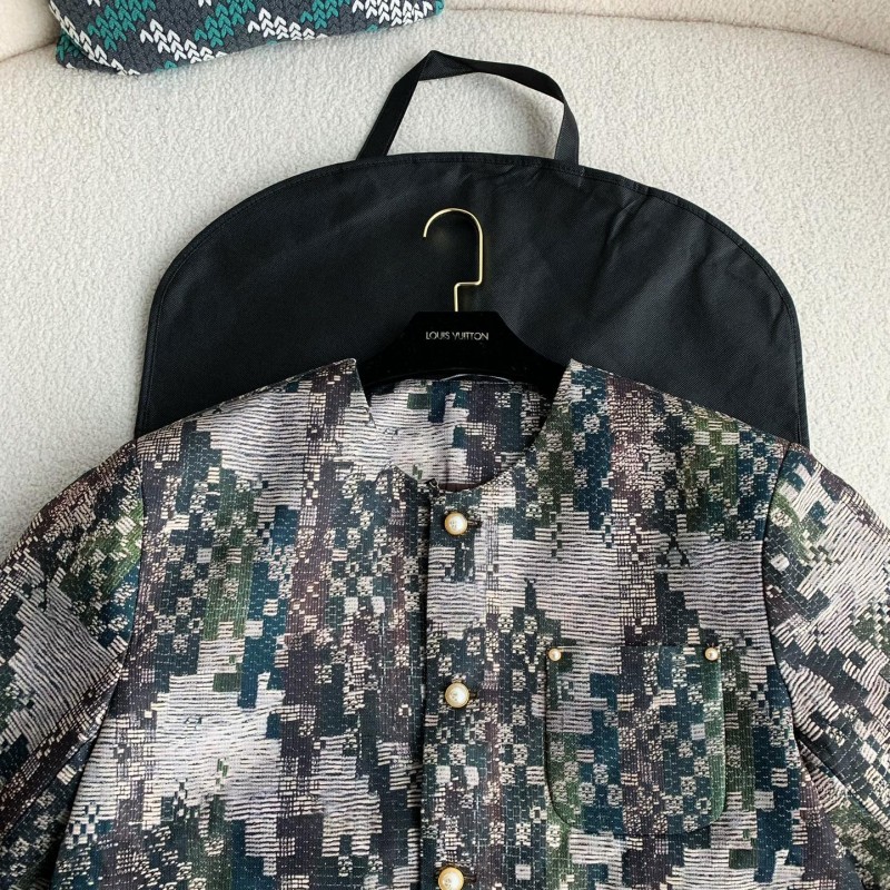 L0*is V*t0n Jackets