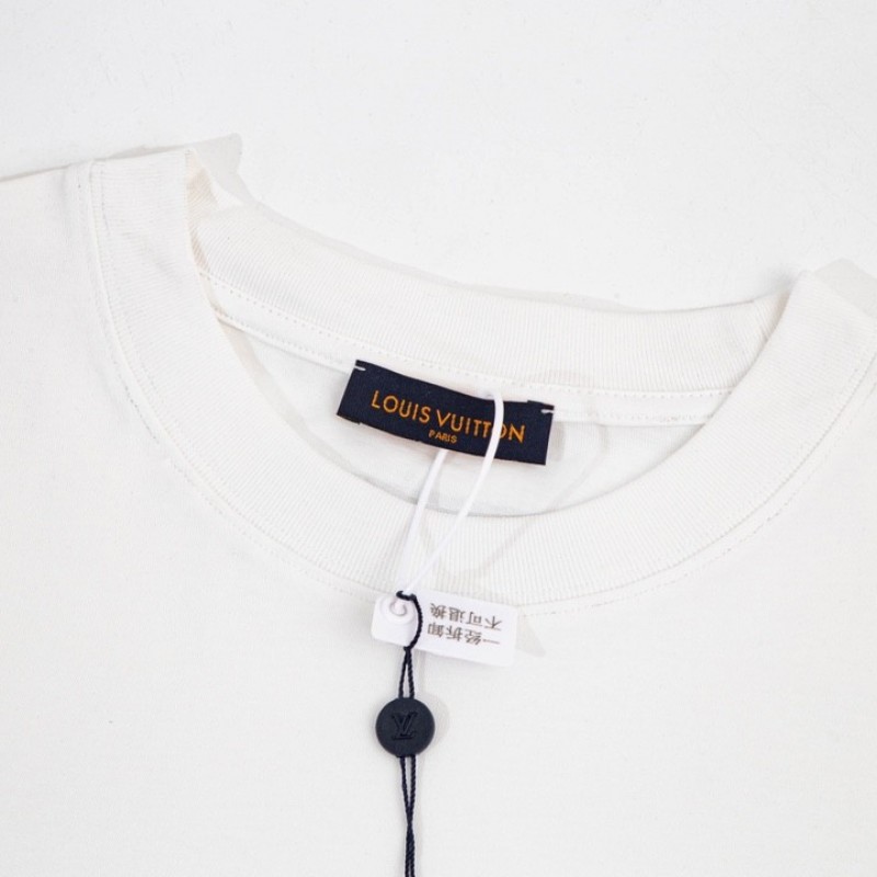L0*is V*t0n 230,000 new T-shirts for spring and summer
