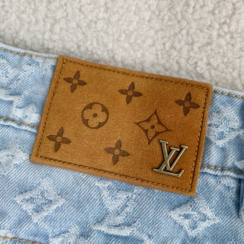 L0*is V*t0n Costumes