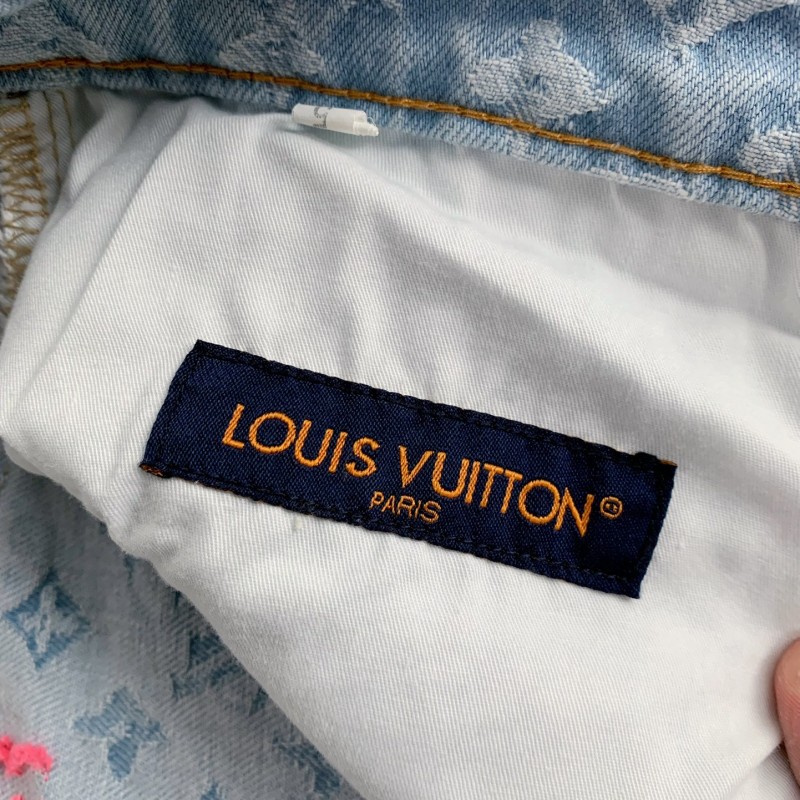 L0*is V*t0n Costumes