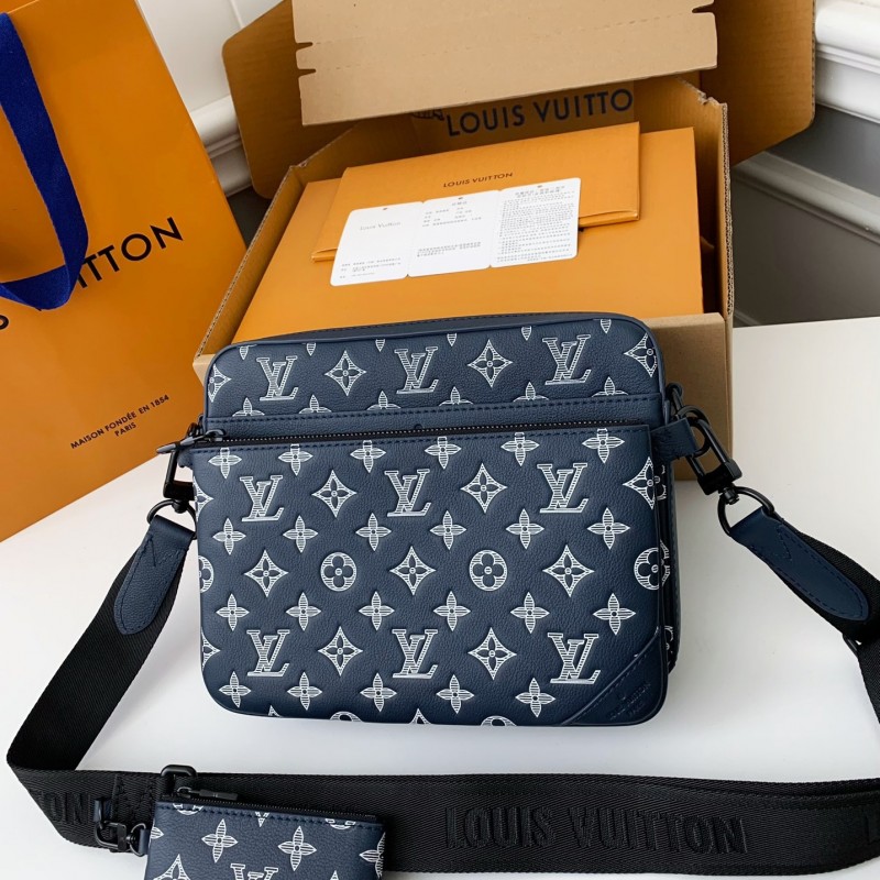 L0*is V*t0n The new TRIO Postman Pack M24753 Size: 25*18.5*7cm