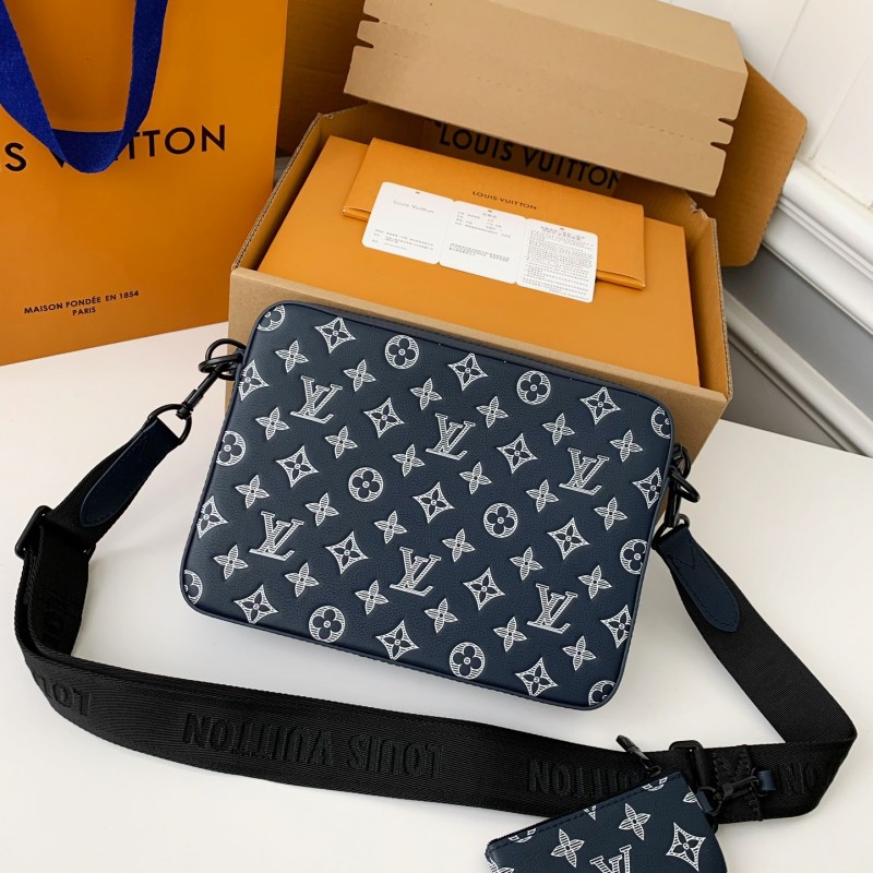 L0*is V*t0n The new TRIO Postman Pack M24753 Size: 25*18.5*7cm