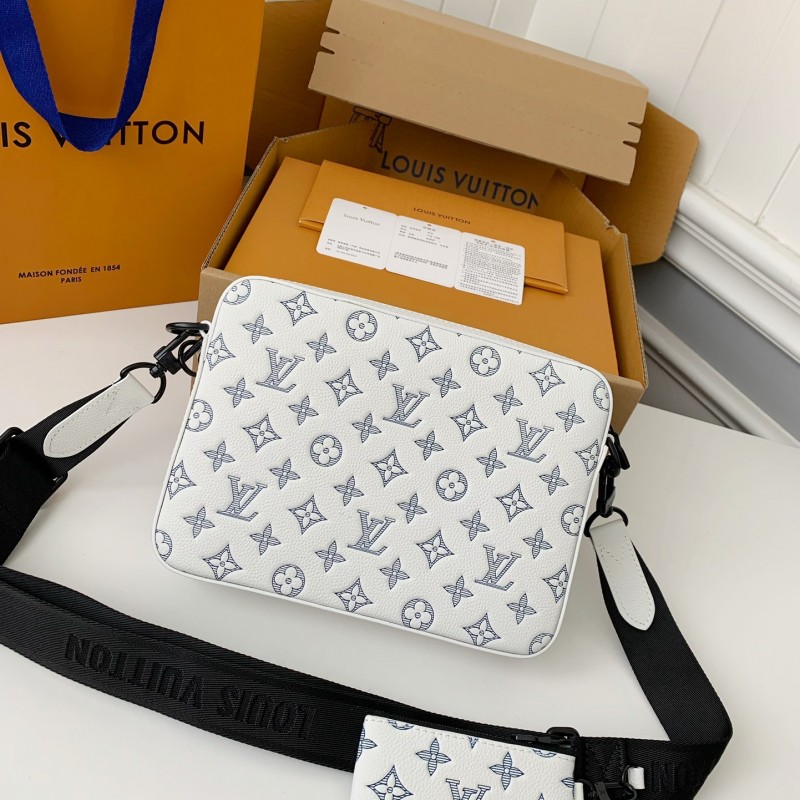 L0*is V*t0n The new TRIO Postman Pack M24753 Size: 25*18.5*7cm
