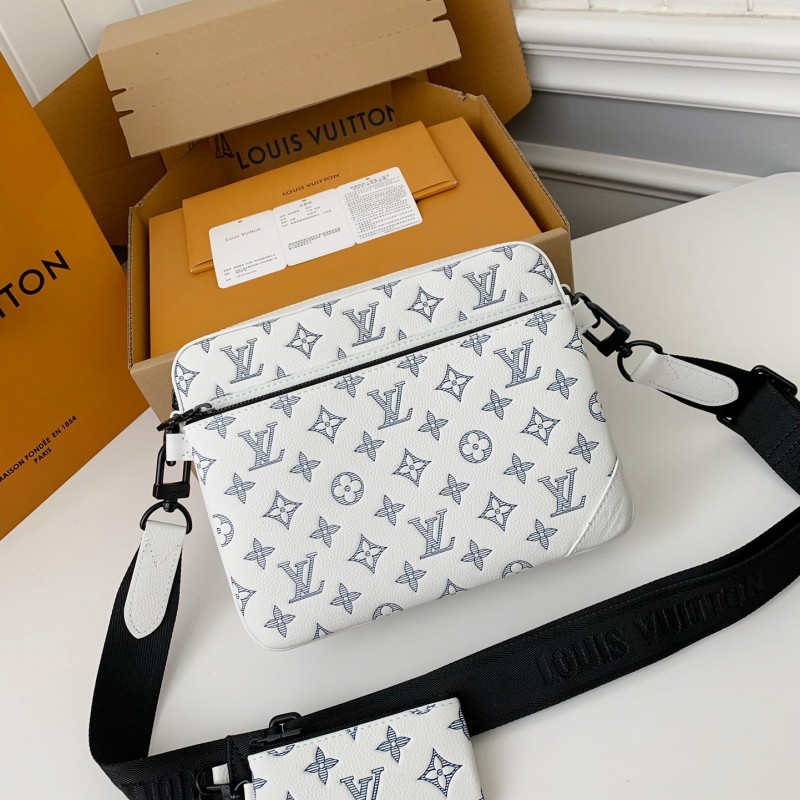 L0*is V*t0n The new TRIO Postman Pack M24753 Size: 25*18.5*7cm