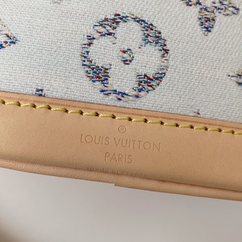 L0*is V*t0n The new Nano No é M83453 Size:13*16*10cm